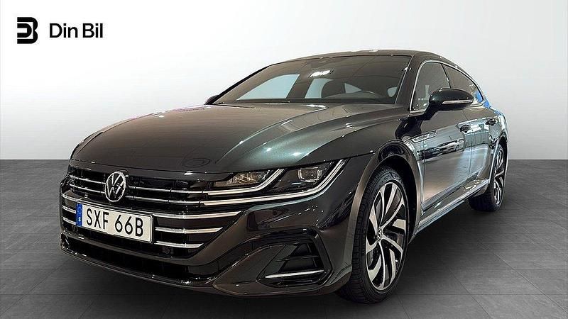 Mörkgrå (mangan grey metallic) Begagnad 2022 VW Arteon R-line Kombi | 339 900 kr (Marknadspris) - Bild 1/4