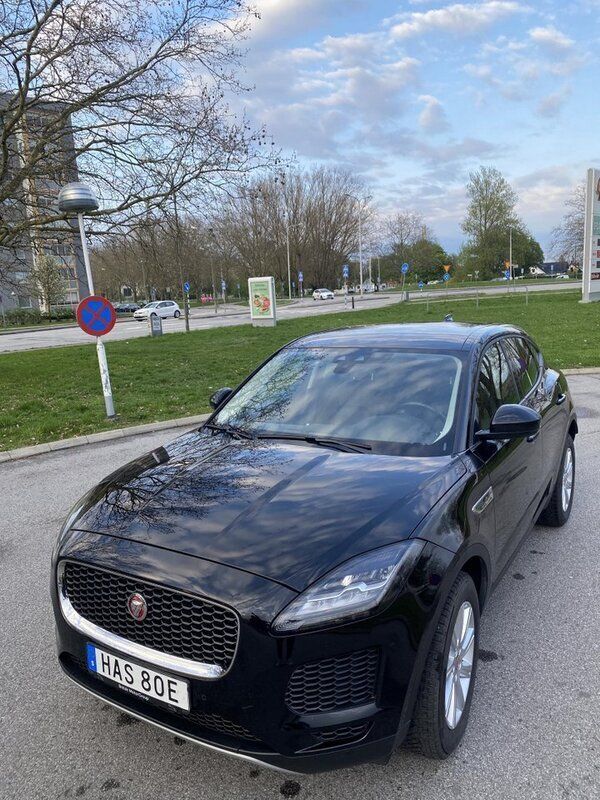 Svart Begagnad 2019 Jaguar E-Pace S SUV | 289 000 kr (Superpris) - Bild 1/4