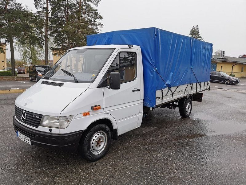 Begagnad Mercedes Sprinter 122 HK (89 kW) 1999 Vit Van