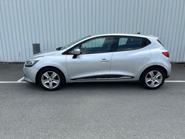 Silver Begagnad 2013 Renault Clio IV Halvkombi | 47 000 kr (Marknadspris) - Bild 1/4