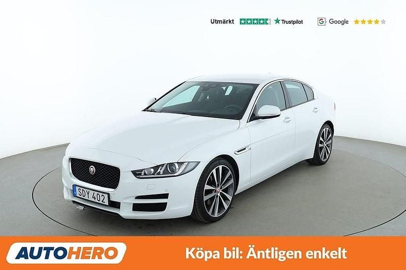 Vit Begagnad 2016 Jaguar XE Sedan | 161 000 kr (Bra pris) - Bild 1/4