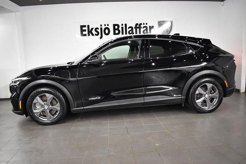 Begagnad Ford Mustang Mach-E 216 kW (294 HK) 2022 Svart SUV