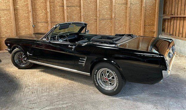 Blågrön metallic Begagnad 1966 Ford Mustang Cab | 399 000 kr - Bild 1/4
