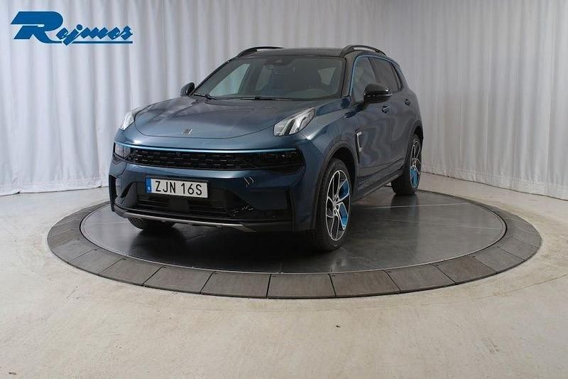 Blå (blå metallic) Begagnad 2023 Lynk & Co 01 SUV | 309 800 kr (Marknadspris) - Bild 1/4