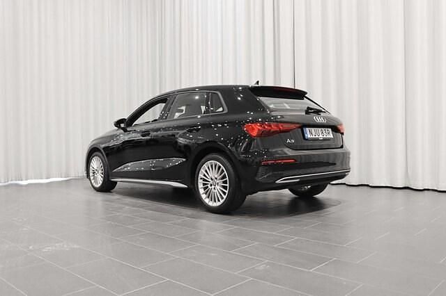 Begagnad Audi A3 Advanced Plus 150 HK (110 kW) 2020 Brilliantsvart Sedan