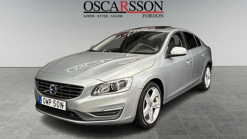 Silver Begagnad 2017 Volvo S60 Sedan | 174 900 kr (Marknadspris) - Bild 1/4
