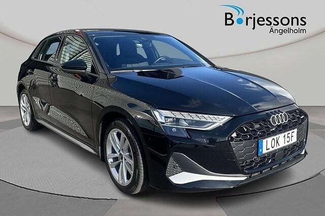 Mytsvart metallic Begagnad 2024 Audi A3 Advanced Plus | 315 000 kr (Lite dyr) - Bild 1/4