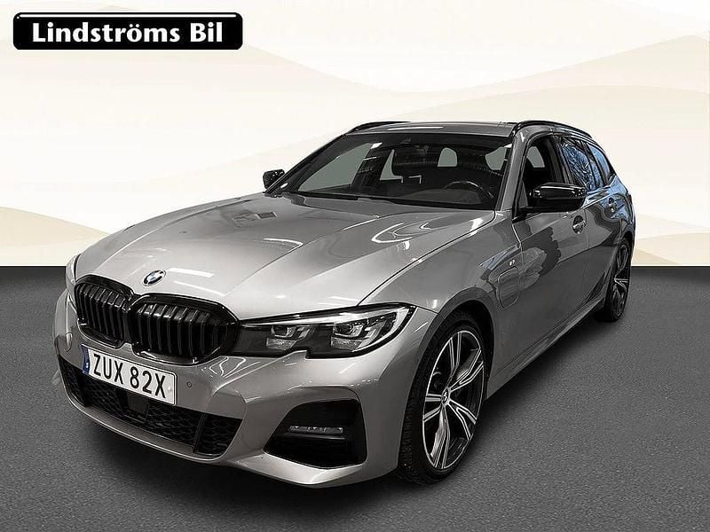 Grå Begagnad 2020 BMW 330e M Sport Kombi | 299 000 kr (Dyr) - Bild 1/3
