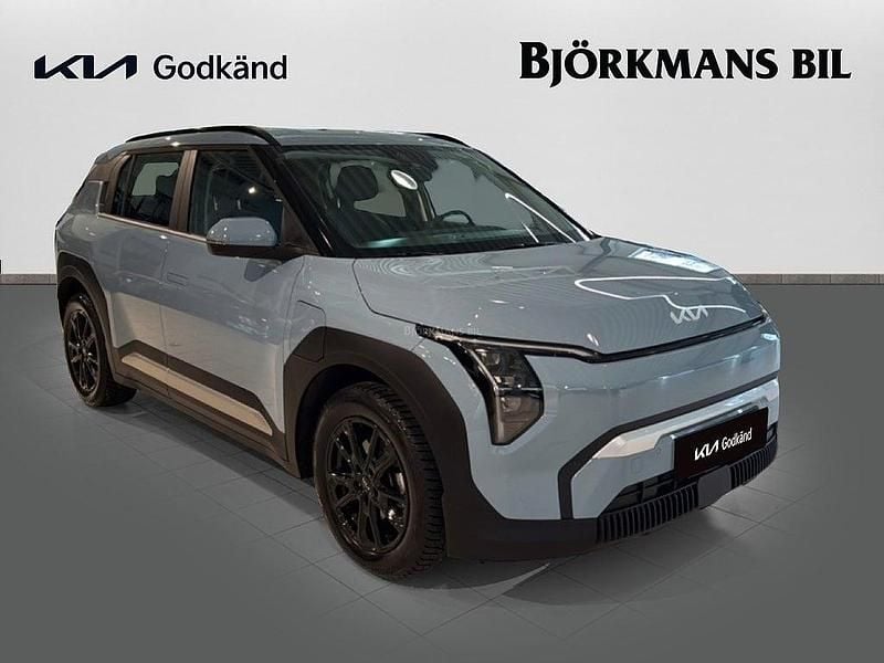 Begagnad Kia EV3 150 kW (204 HK) 2024 /ebb/ frost blue SUV
