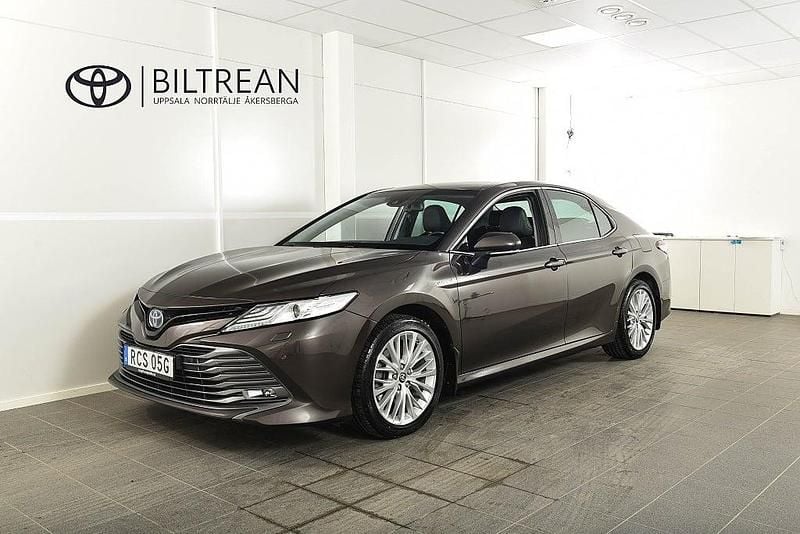 Begagnad Toyota Camry Hybrid 220 HK (161 kW) 2020 Brun Sedan