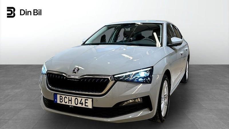 Steel grey Begagnad 2022 Skoda Scala Style Halvkombi | 174 900 kr (Bra pris) - Bild 1/4