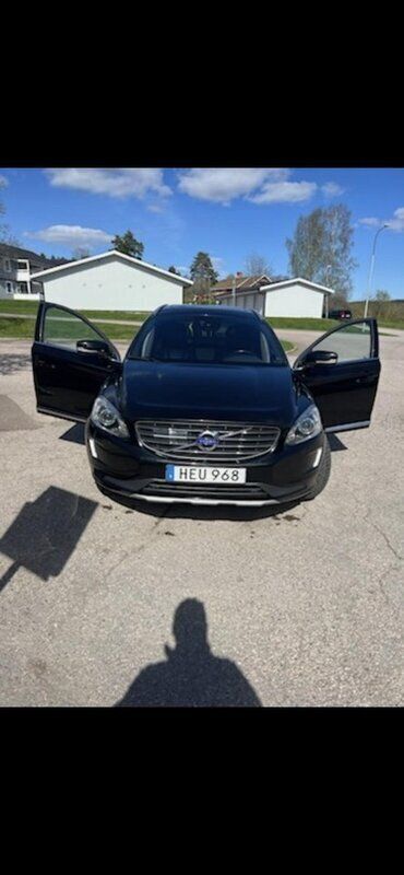 Svart Begagnad 2017 Volvo XC60 Standard SUV | 225 000 kr (Bra pris) - Bild 1/4