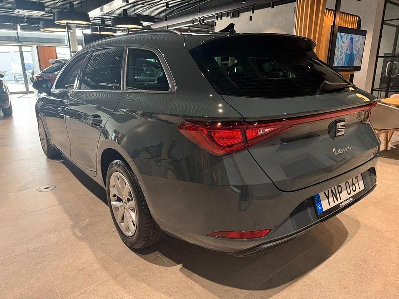 Begagnad Seat Leon Style 116 HK (85 kW) 2024 Blå Kombi