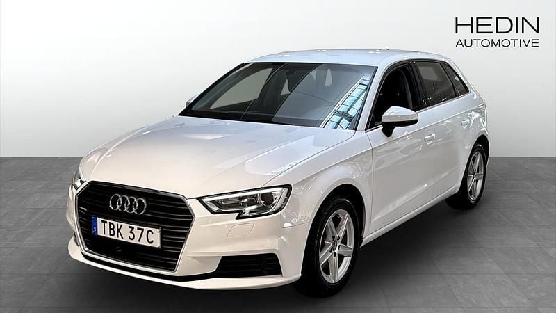 Vit (white) Begagnad 2020 Audi A3 Sportback Proline Halvkombi | 189 900 kr (Bra pris) - Bild 1/4