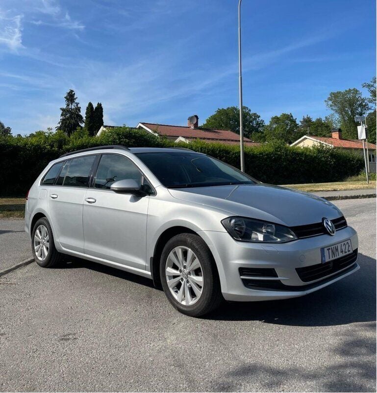 Silver Begagnad 2015 VW Golf VII Kombi | 84 900 kr (Marknadspris) - Bild 1/4