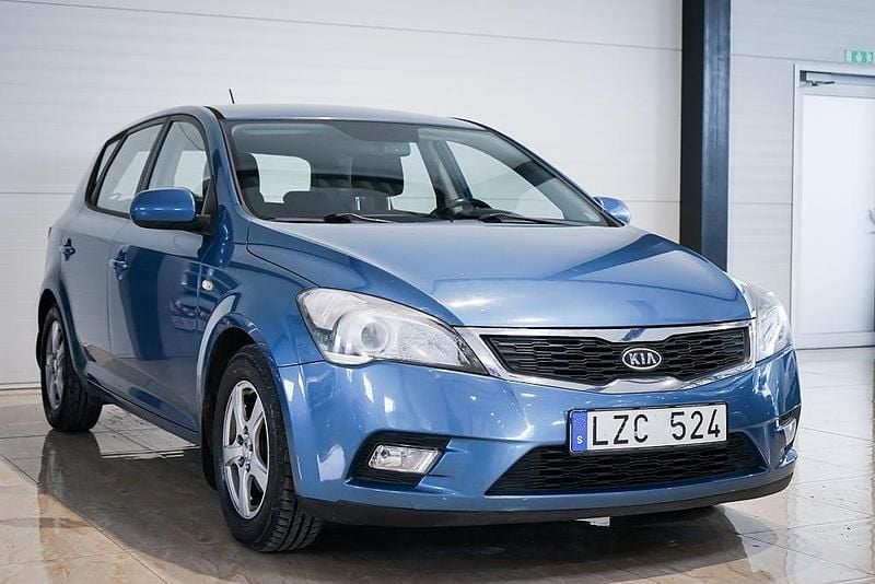 Begagnad Kia Ceed EX 90 HK (66 kW) 2011 Blå Halvkombi