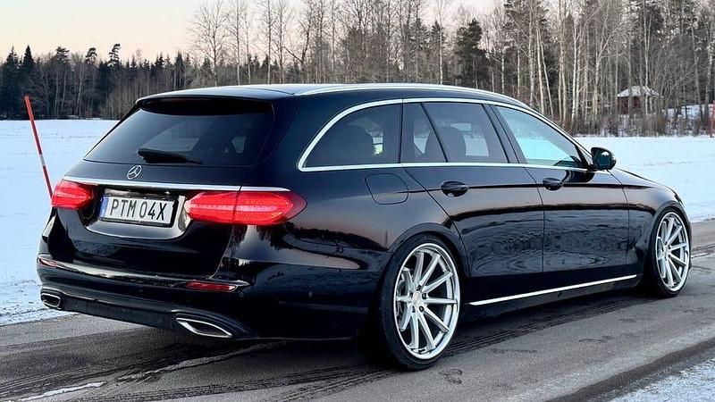 Begagnad Mercedes E220 Avantgarde 163 HK (119 kW) 2019 Svart