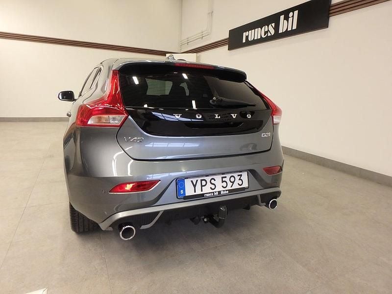 Begagnad Volvo V40 R-Design 120 HK (88 kW) 2017 Gråmetallic Halvkombi