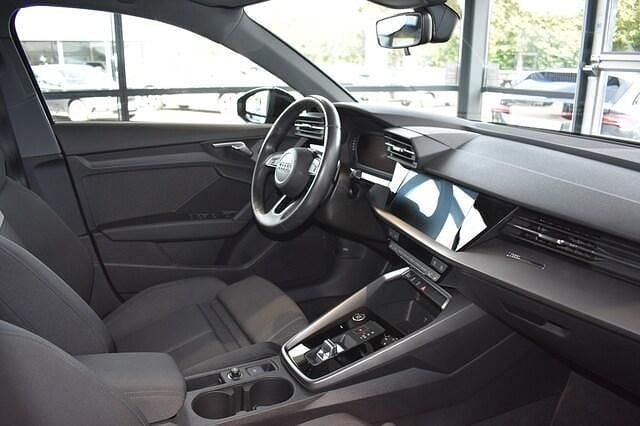 Begagnad Audi A3 Proline 150 HK (110 kW) 2023 Brilliantsvart Sedan