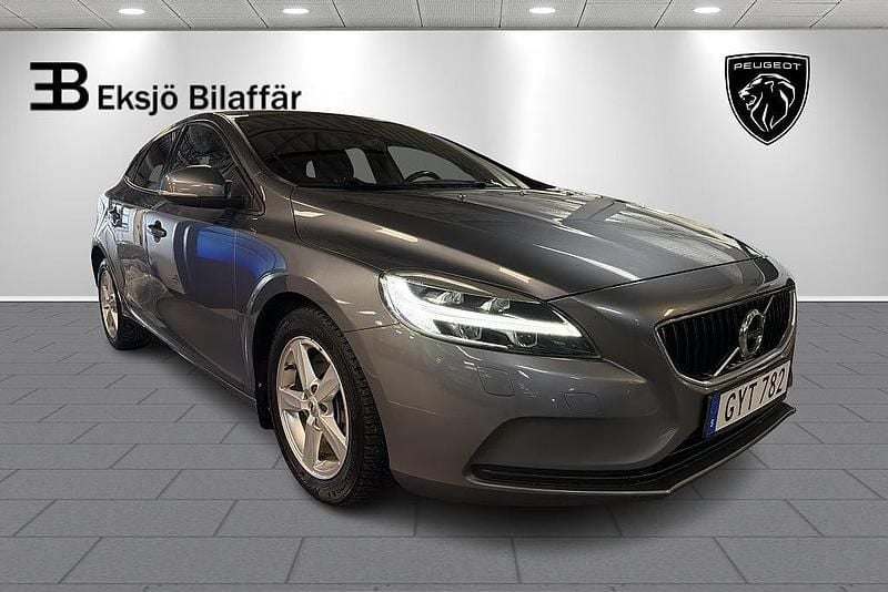 Begagnad Volvo V40 Momentum 152 HK (111 kW) 2017 Grå metallic Halvkombi
