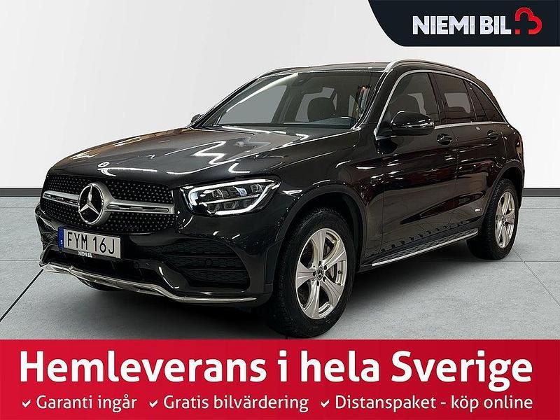 Grå Begagnad 2021 Mercedes GLC300e AMG line SUV | 399 900 kr (Marknadspris) - Bild 1/3