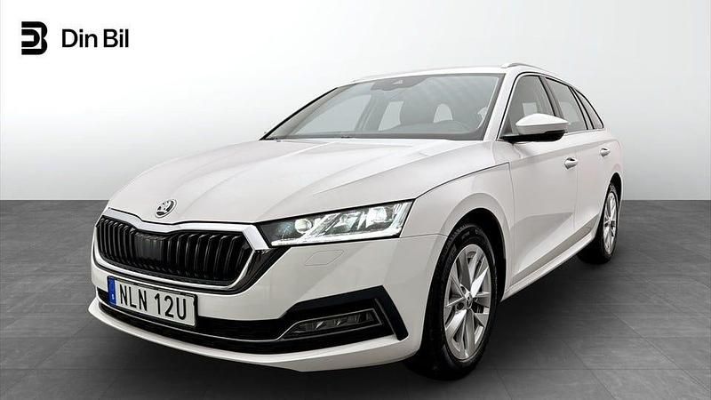 Vit Begagnad 2023 Skoda Octavia Style Kombi | 286 900 kr (Marknadspris) - Bild 1/4