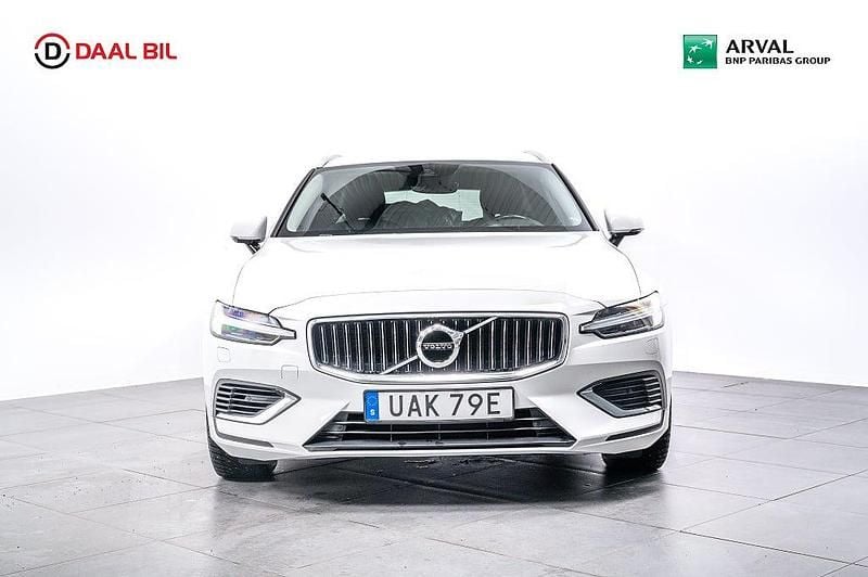 Begagnad Volvo V60 Inscription 253 HK (186 kW) 2021 Vit Kombi