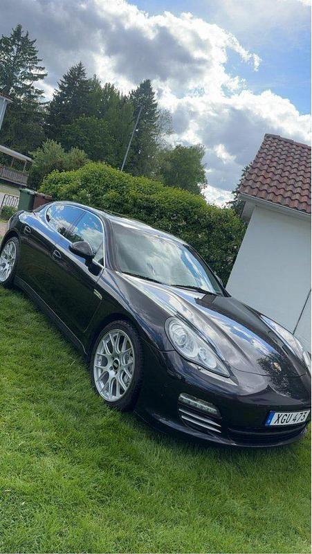 Svart Begagnad 2012 Porsche Panamera 4S Sedan | 310 000 kr (Marknadspris) - Bild 1/4