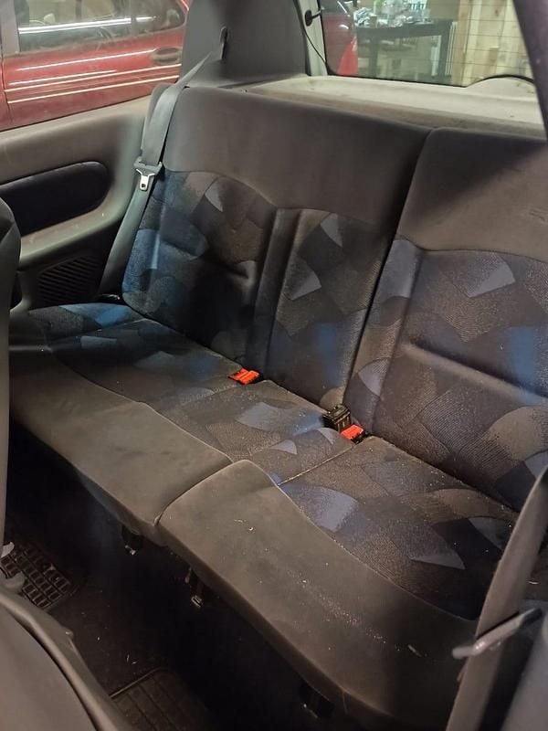 Begagnad 2001 Renault Clio II Halvkombi | 6 000 kr (Superpris) - Bild 1/4