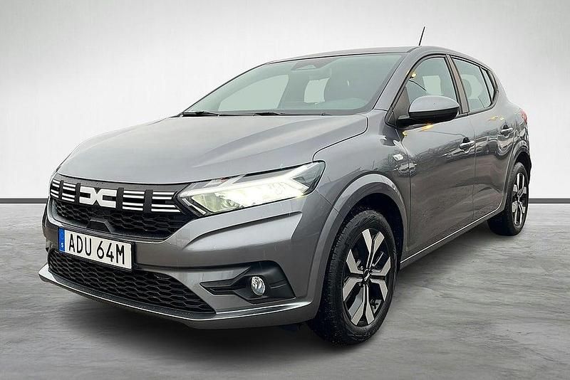 Grå Begagnad 2024 Dacia Sandero Expression Halvkombi | 179 500 kr (Marknadspris) - Bild 1/4