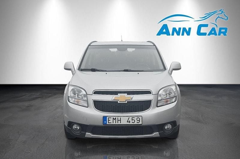 Grå Begagnad 2011 Chevrolet Orlando Minibuss | 59 899 kr (Marknadspris) - Bild 1/4