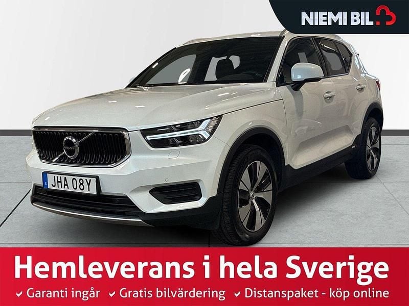 Vit Begagnad 2022 Volvo XC40 Momentum SUV | 299 900 kr (Marknadspris) - Bild 1/3