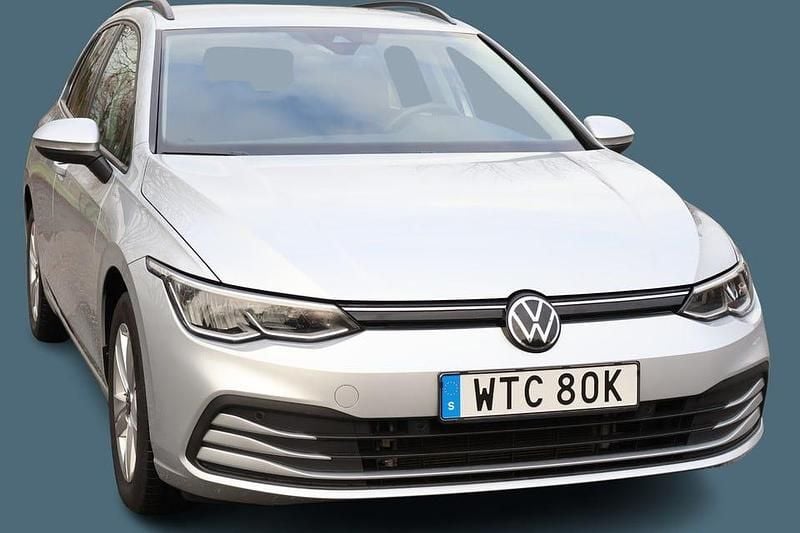 Begagnad VW Golf VIII 131 HK (96 kW) 2022 Silvermetallic Kombi
