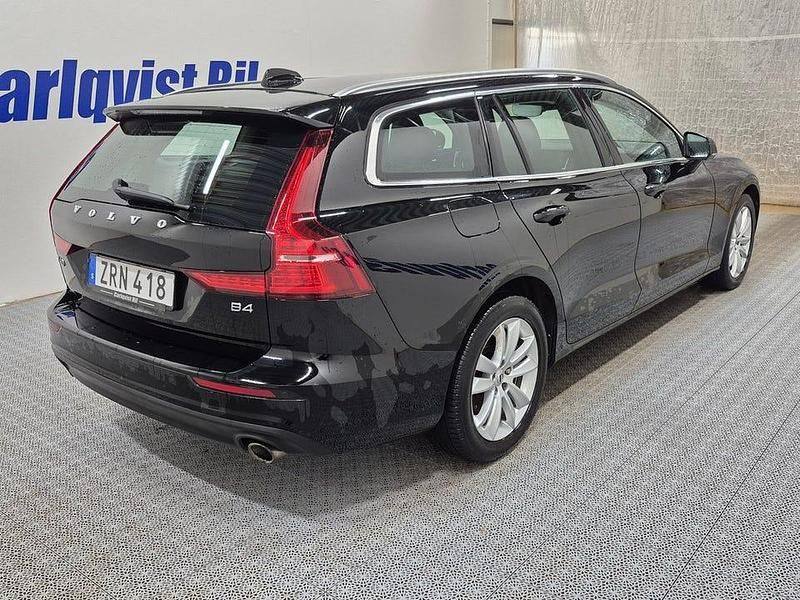 Begagnad Volvo V60 197 HK (144 kW) 2021 Svart Kombi