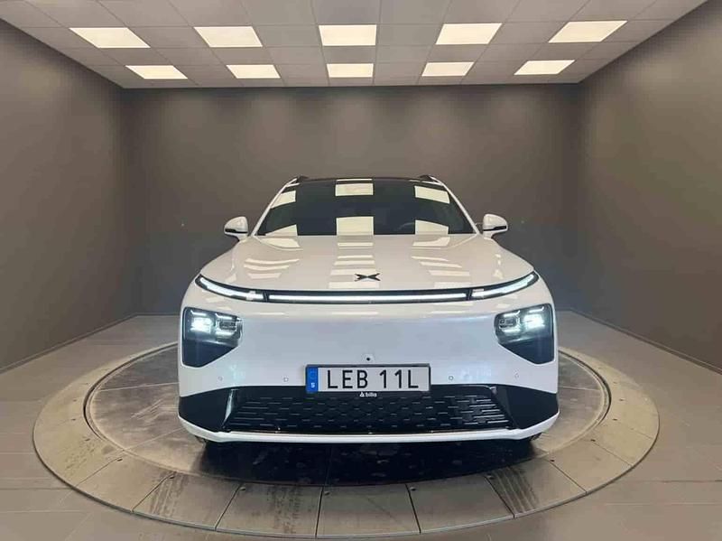 Vit Begagnad 2024 XPENG G9 SUV | 812 511 kr (Marknadspris) - Bild 1/1