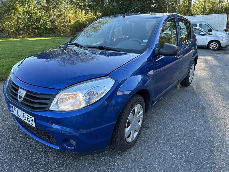 Blå Begagnad 2010 Dacia Sandero Halvkombi | 17 900 kr (Marknadspris) - Bild 1/4