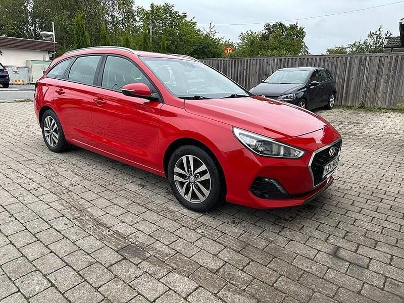 Begagnad Hyundai i30 Trend 120 HK (88 kW) 2019 Röd Kombi