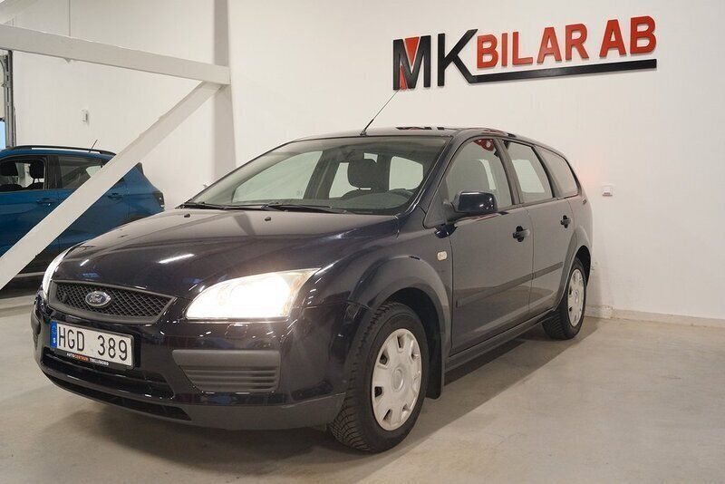 Mörkblå Begagnad 2006 Ford Focus Kombi | 42 900 kr (Marknadspris) - Bild 1/4