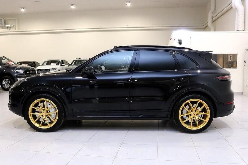Begagnad Porsche Cayenne Turbo 549 HK (403 kW) 2018 Svart SUV