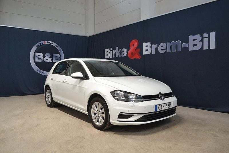 Vit Begagnad 2019 VW Golf VIII Halvkombi | 169 000 kr (Marknadspris) - Bild 1/4