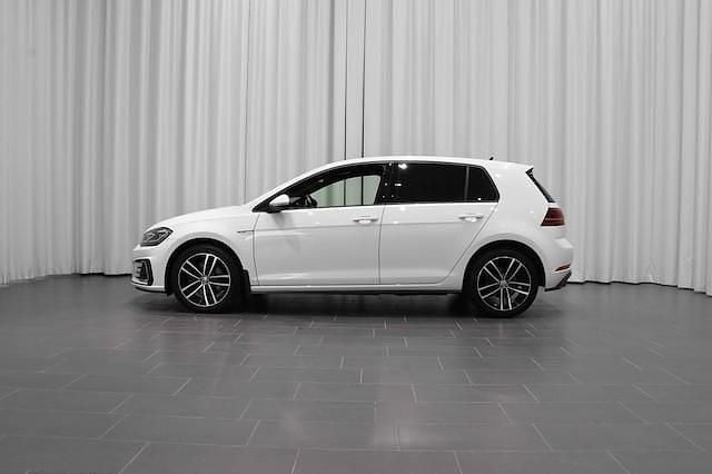 Begagnad VW Golf VIII GTE 204 HK (150 kW) 2020 Vit (pure white) Sedan