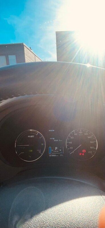 Vit Begagnad 2020 Mitsubishi Outlander P-HEV SUV | 254 000 kr (Marknadspris) - Bild 1/4