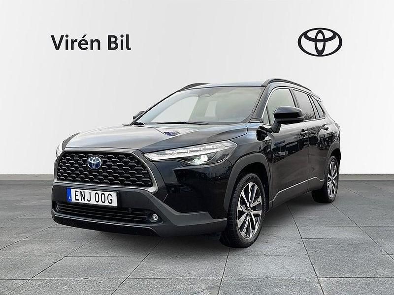 Svart Begagnad 2022 Toyota Corolla Cross Style SUV | 359 000 kr (Marknadspris) - Bild 1/4