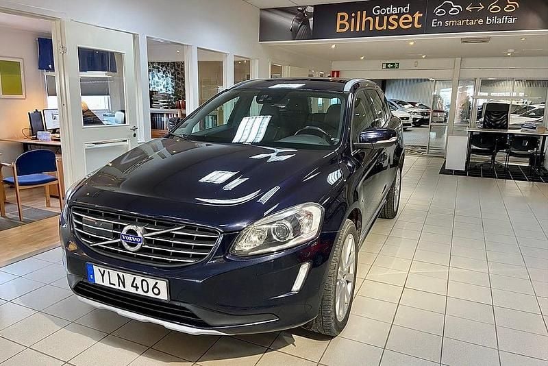 Blå Begagnad 2017 Volvo XC60 Standard SUV | 219 800 kr (Marknadspris) - Bild 1/4