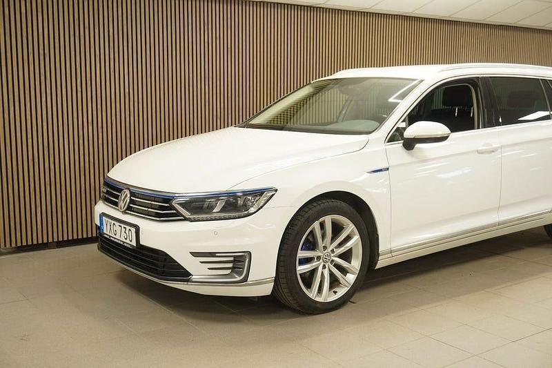 Begagnad VW Passat GTE 218 HK (160 kW) 2017 Vit Kombi