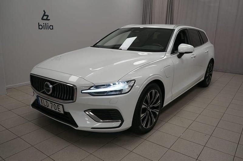 Vit Begagnad 2023 Volvo V60 Core Kombi | 369 900 kr (Marknadspris) - Bild 1/3