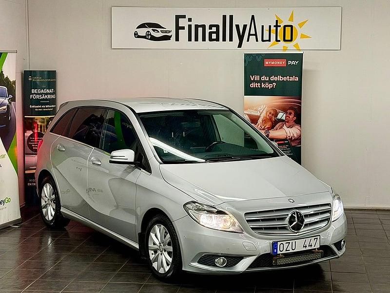 Begagnad Mercedes B180 109 HK (80 kW) 2013 Silver Minibuss