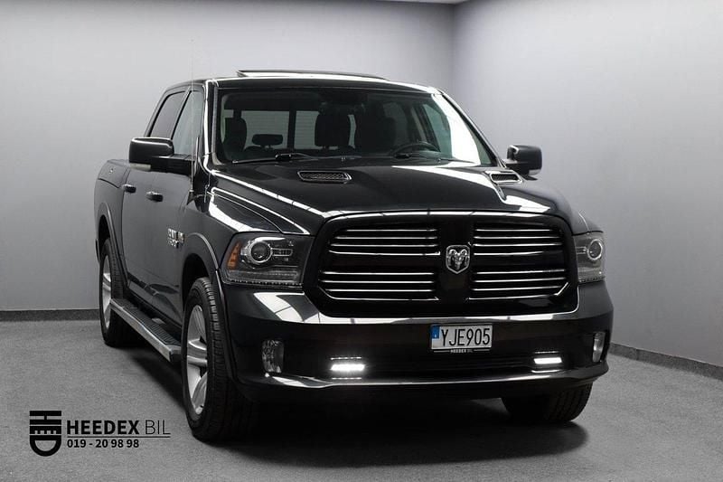 Svart Begagnad 2017 Dodge Ram Pickup | 269 900 kr (Bra pris) - Bild 1/4