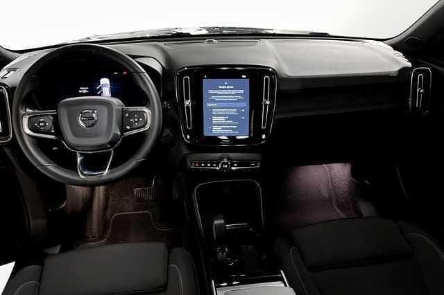Begagnad Volvo XC40 Single Motor 175 kW (238 HK) 2023 Svart SUV