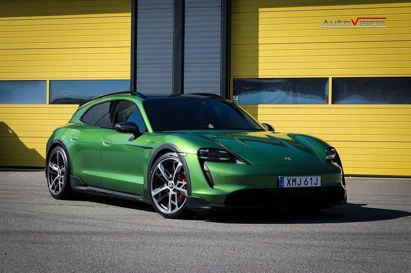 Grön Begagnad 2021 Porsche Taycan 4S Cross Turismo Sedan | 789 900 kr (Marknadspris) - Bild 1/4